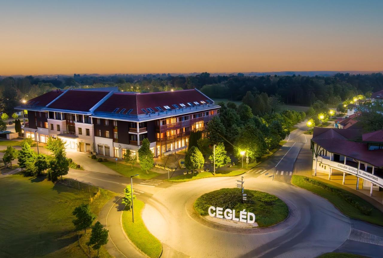Aquarell Hotel Cegléd Extérieur photo