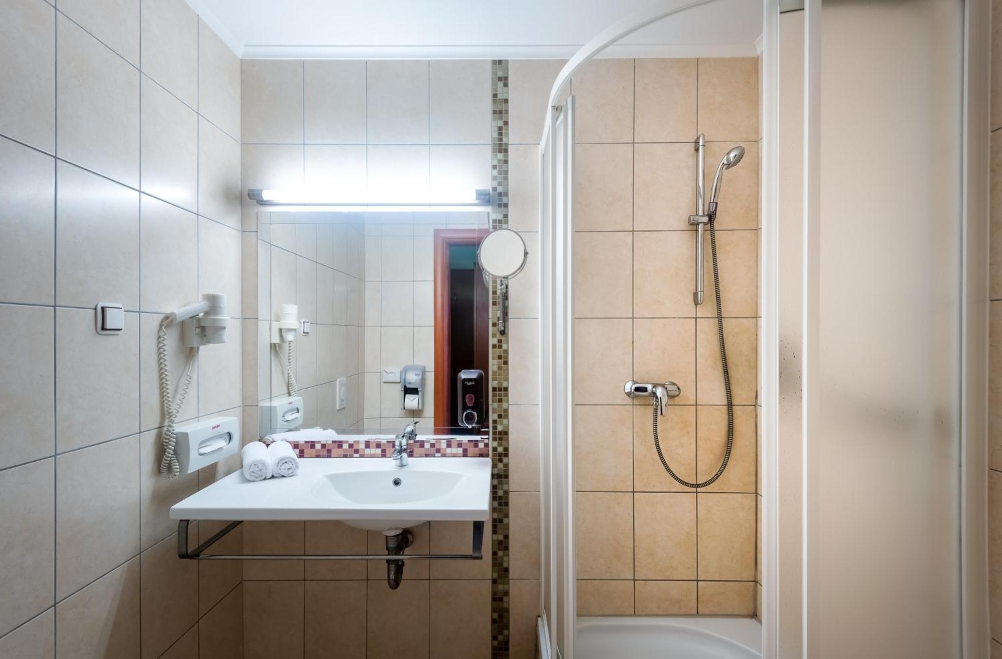 Aquarell Hotel Cegléd Extérieur photo