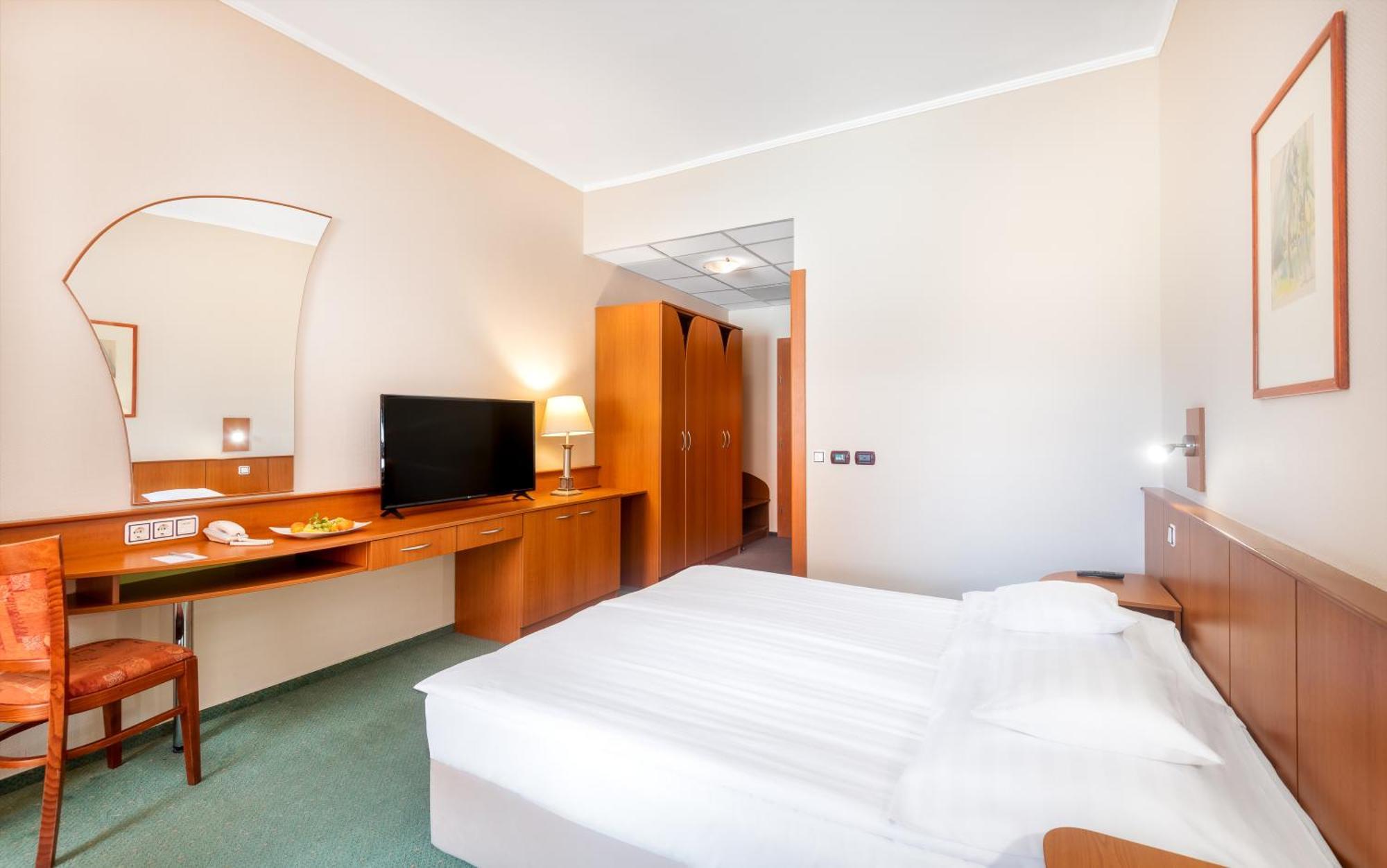 Aquarell Hotel Cegléd Extérieur photo