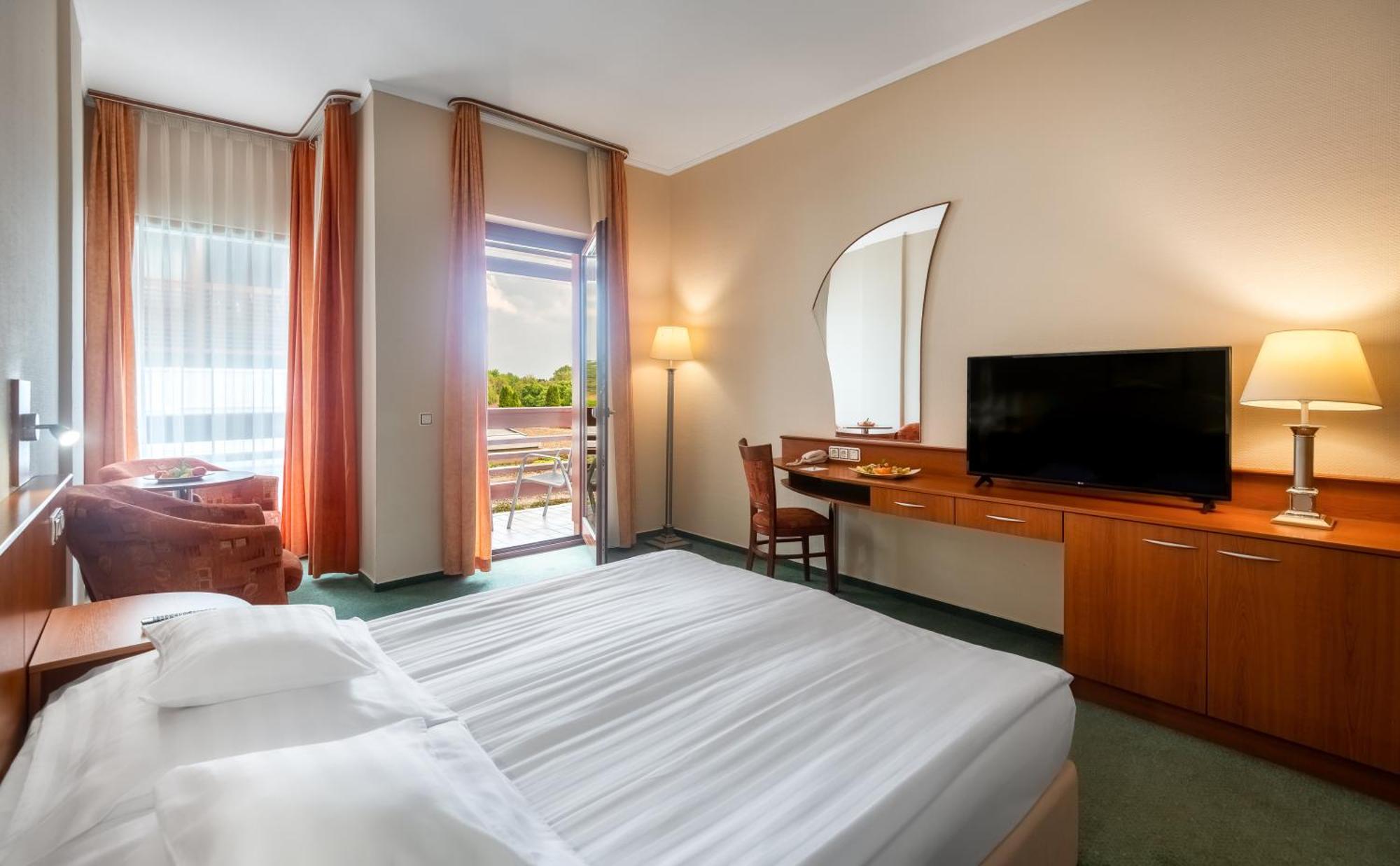 Aquarell Hotel Cegléd Extérieur photo