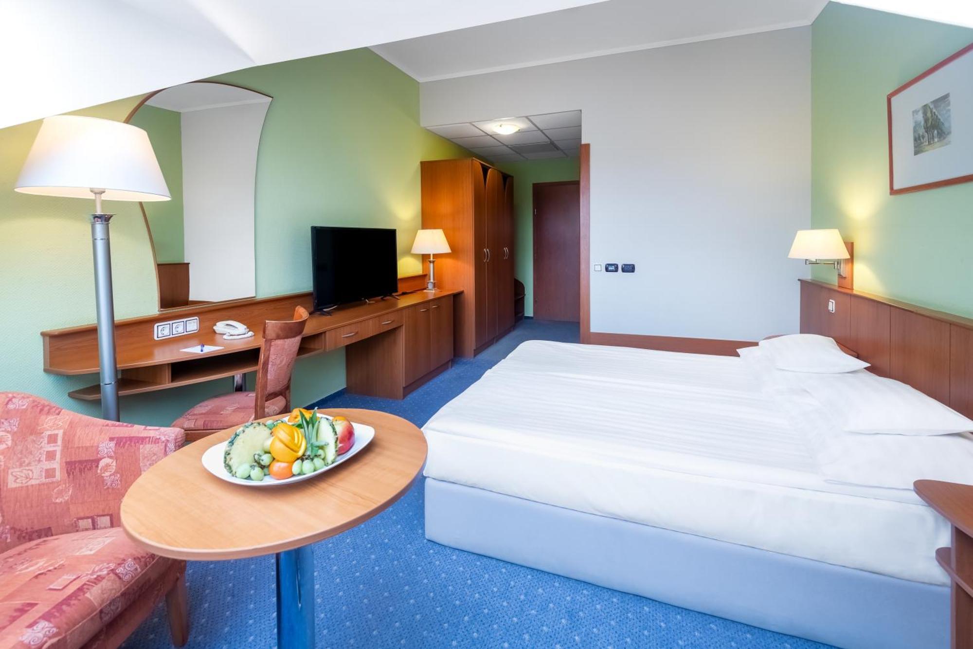 Aquarell Hotel Cegléd Extérieur photo