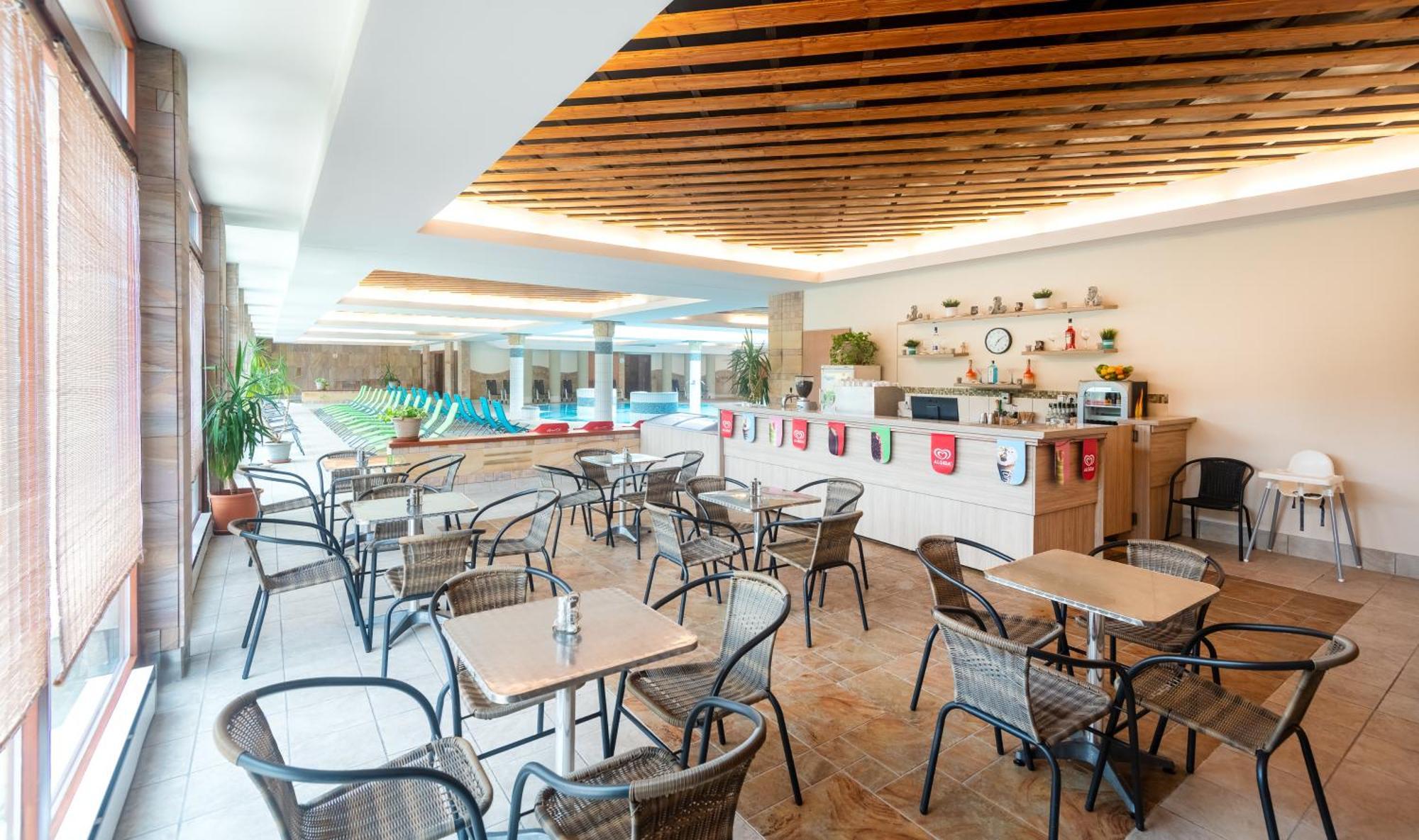 Aquarell Hotel Cegléd Extérieur photo