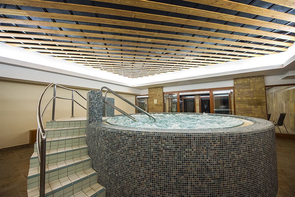 Aquarell Hotel Cegléd Extérieur photo