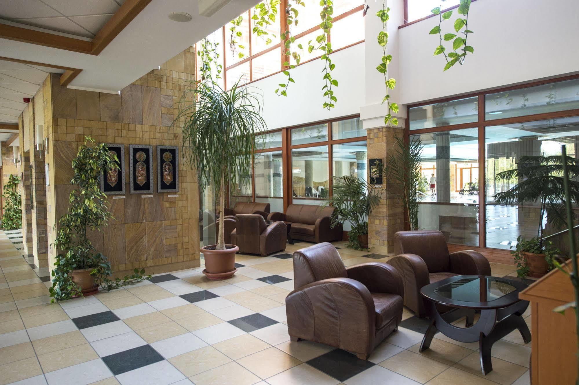 Aquarell Hotel Cegléd Extérieur photo