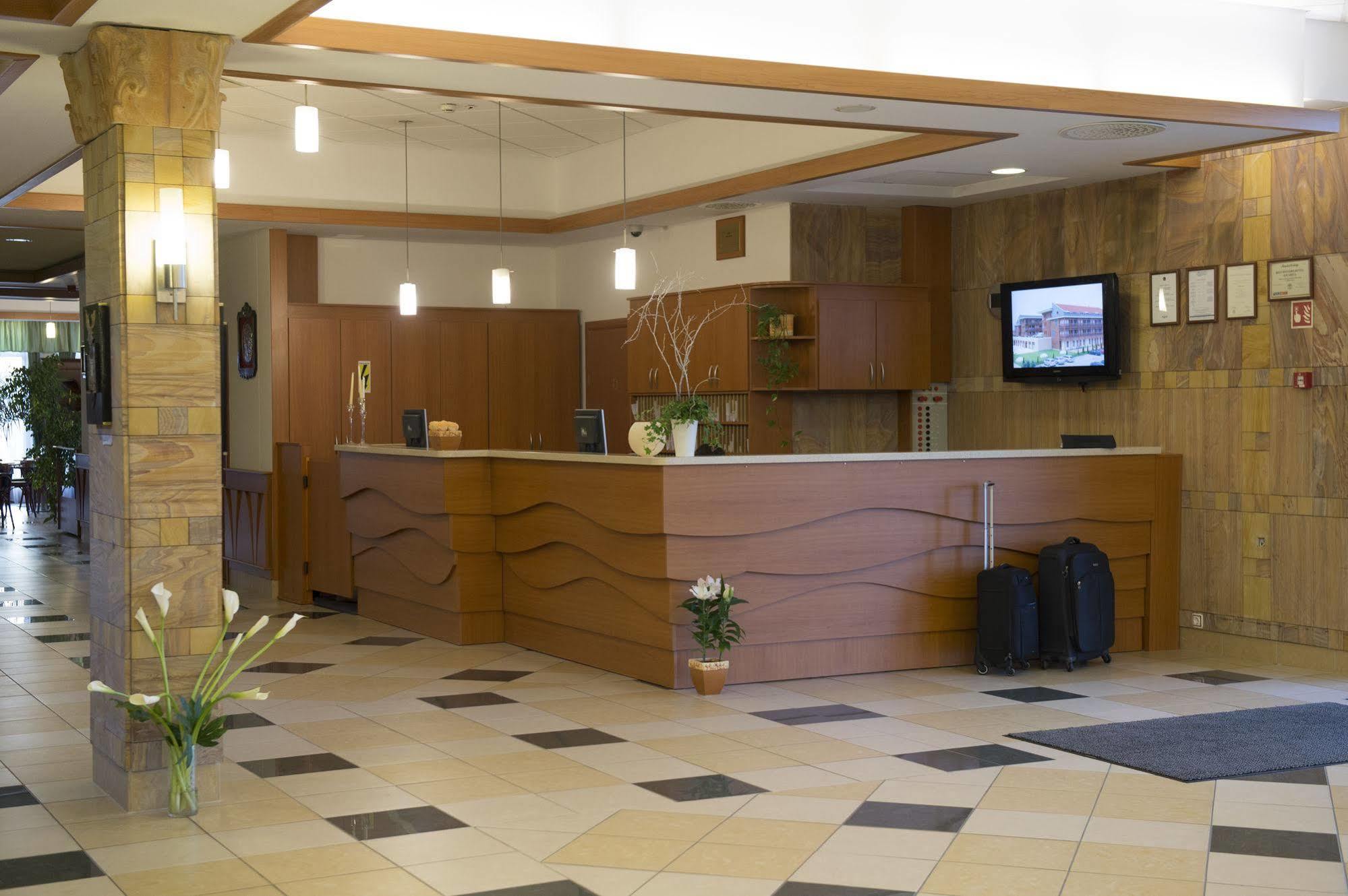 Aquarell Hotel Cegléd Extérieur photo